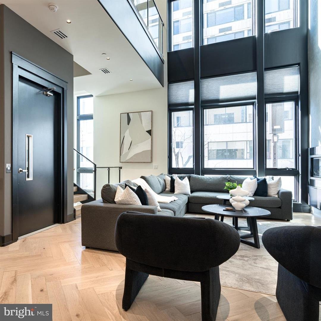 109 S 24th St, Philadelphia, PA 19103