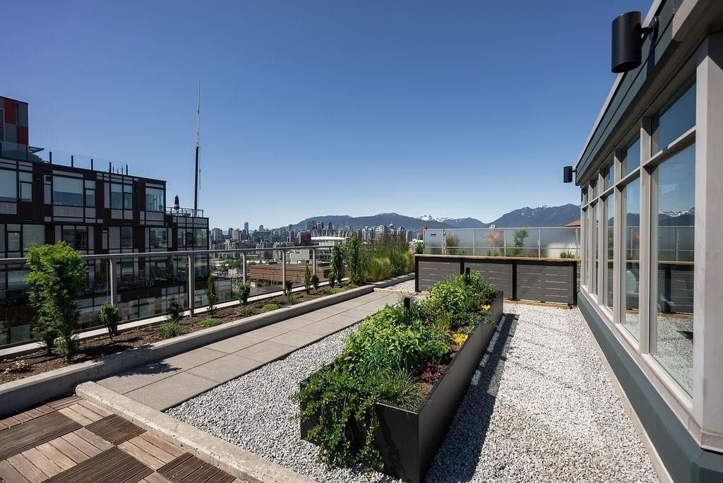 250 E 6th Ave, #469