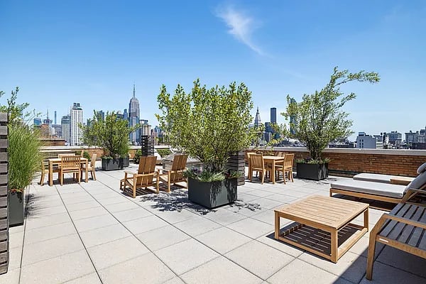 161 W 16th St #15H