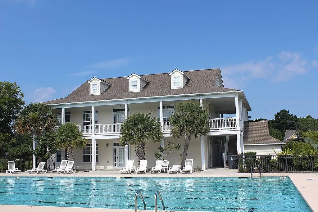 203 W Promenade Ln