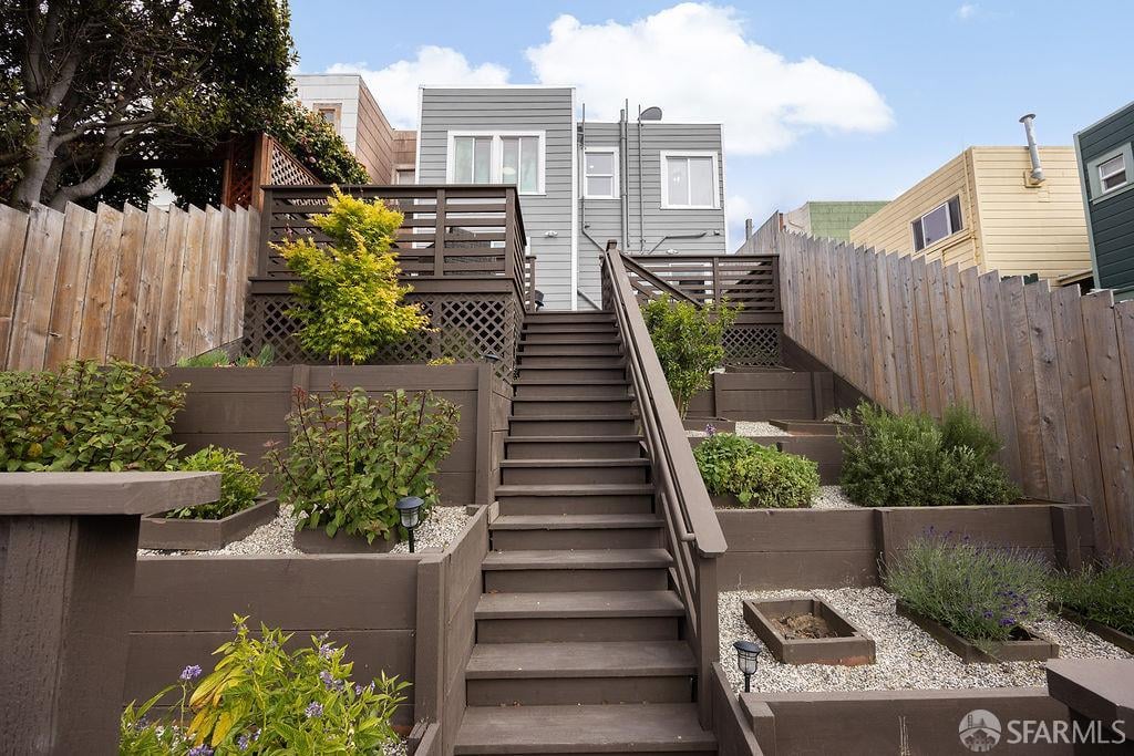 682 London Street