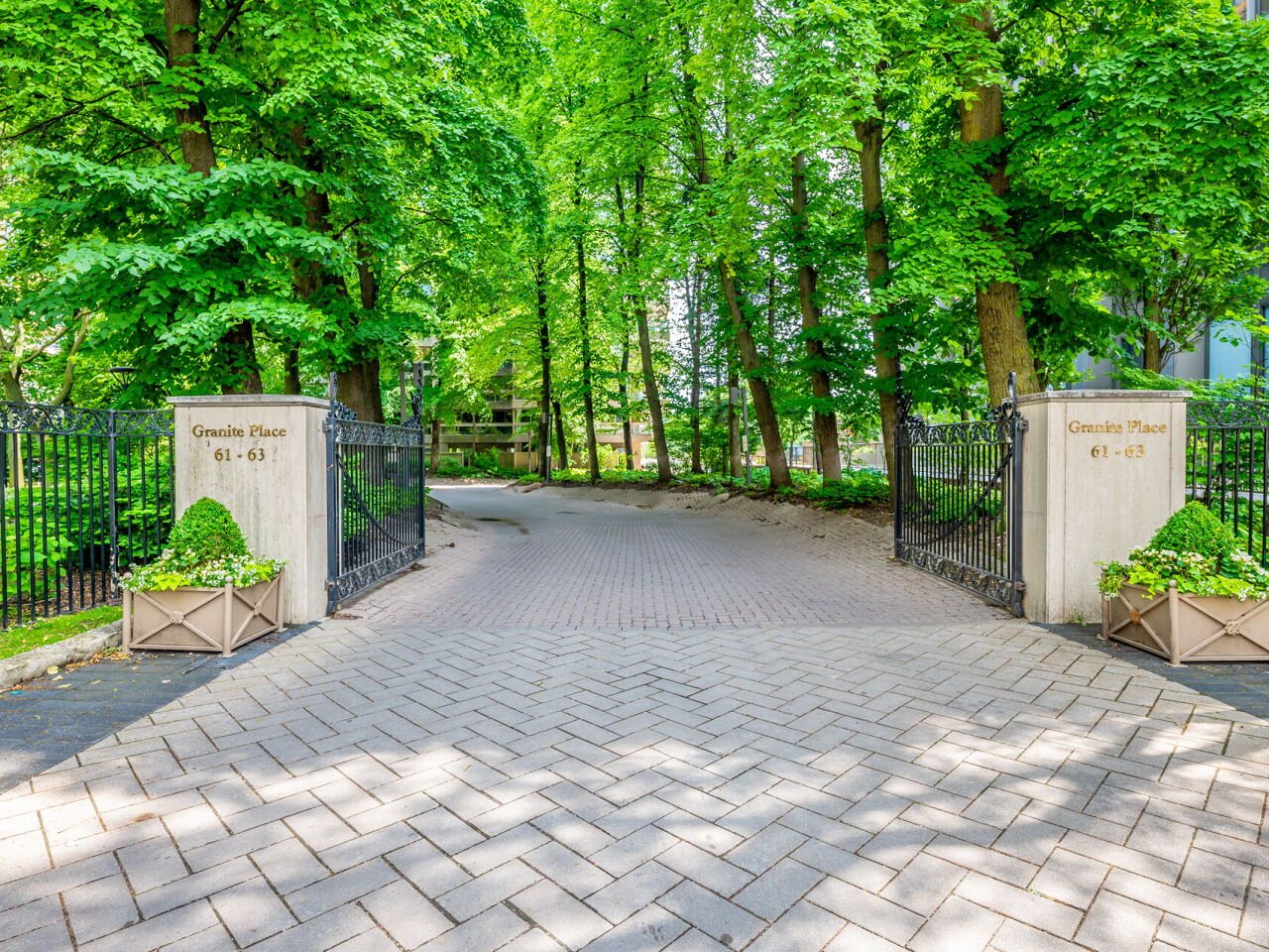 63 St Clair Ave W Unit: 1701
