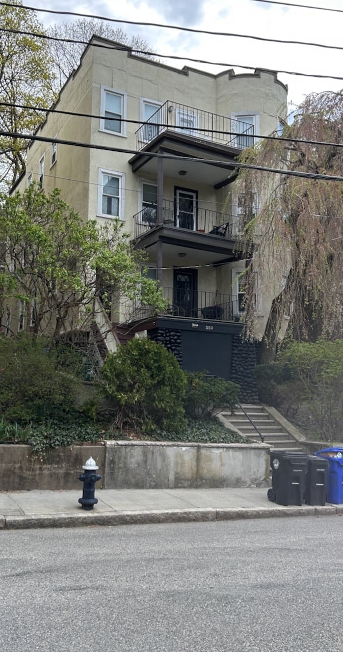 Sunny 4 Bed 2 Bath in the Heart of Brookline - Heat and Hot Water Included - 9.1