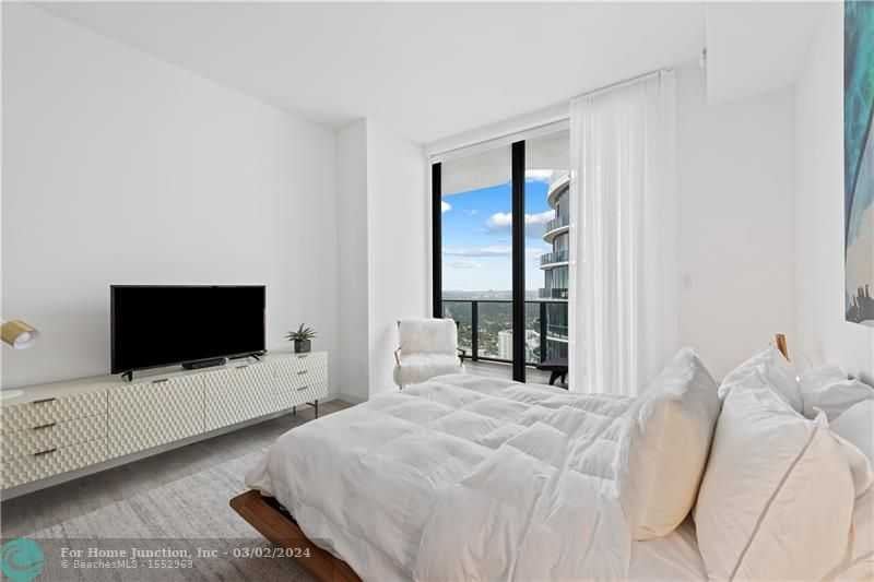 45 SW 9th St #4406