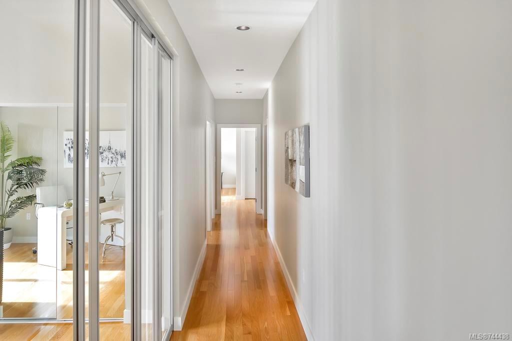 709-9809 Seaport Pl