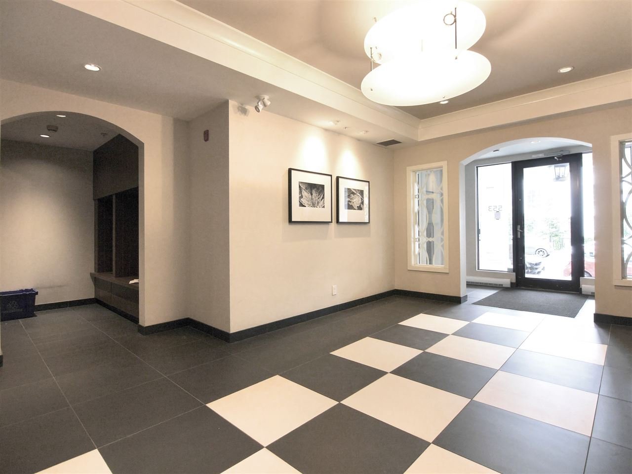 312-553 Foster Ave