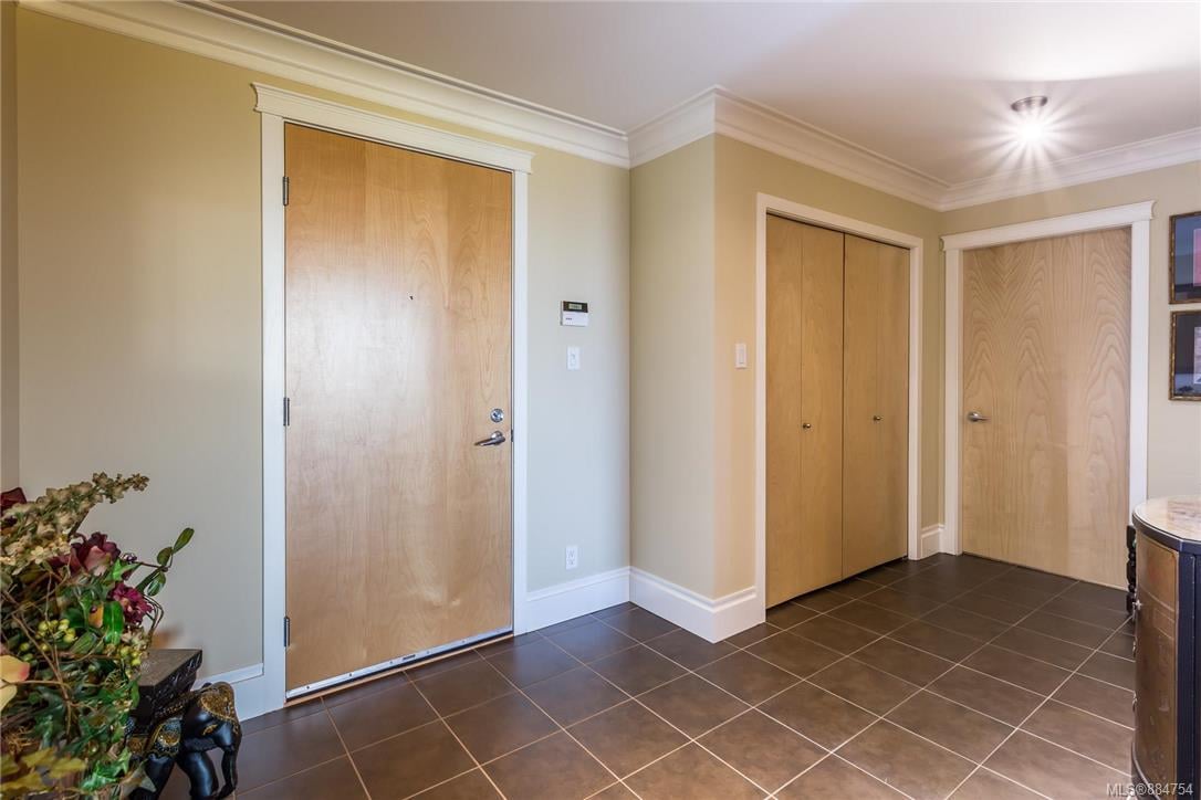 303-5332 Sayward Hill Cres
