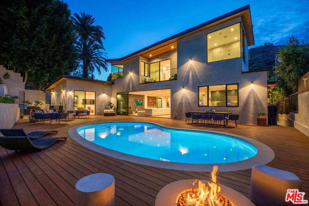 2220 Coldwater Canyon Dr