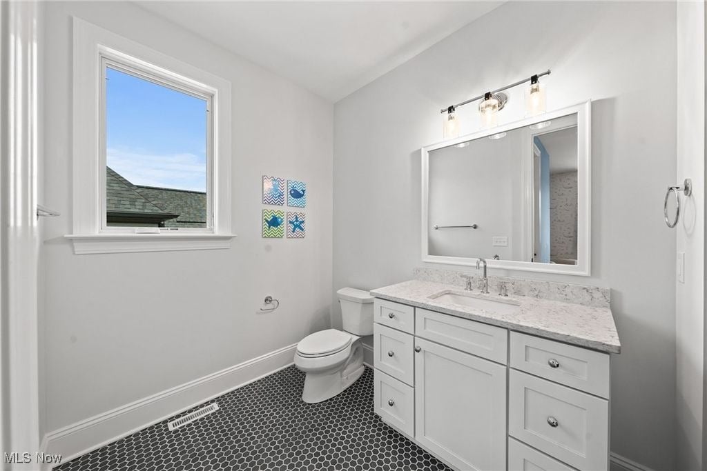 300 Woodridge Ln