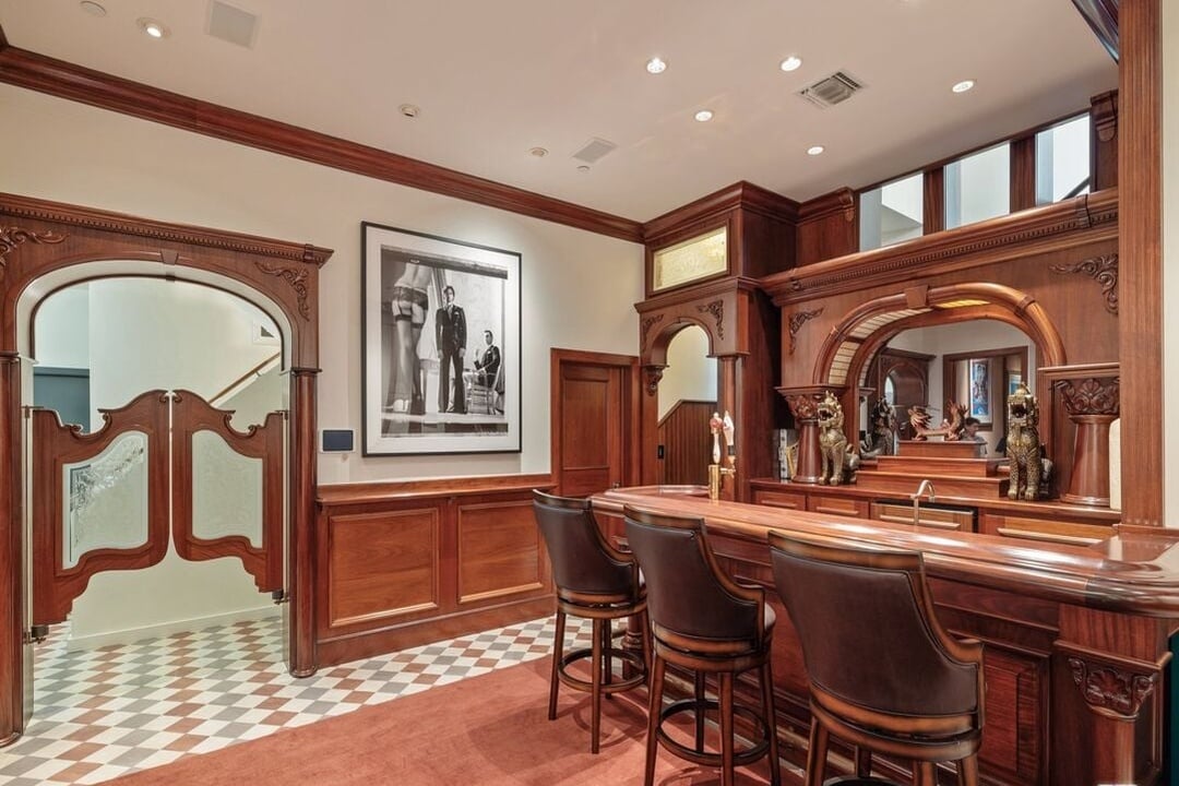 Aria Manor, Sunset Plaza Dr, 90069