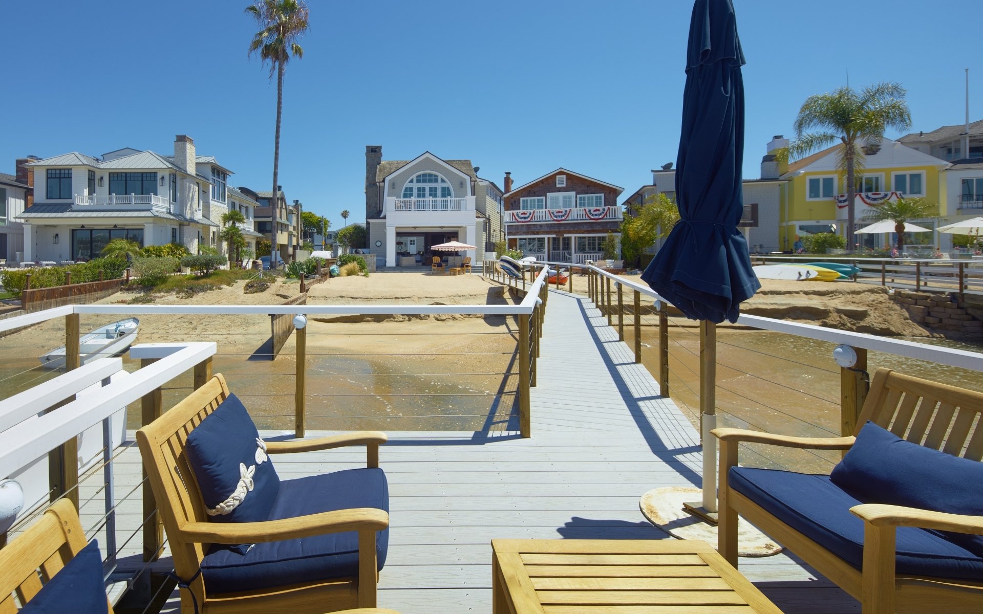 1324 E Balboa Boulevard