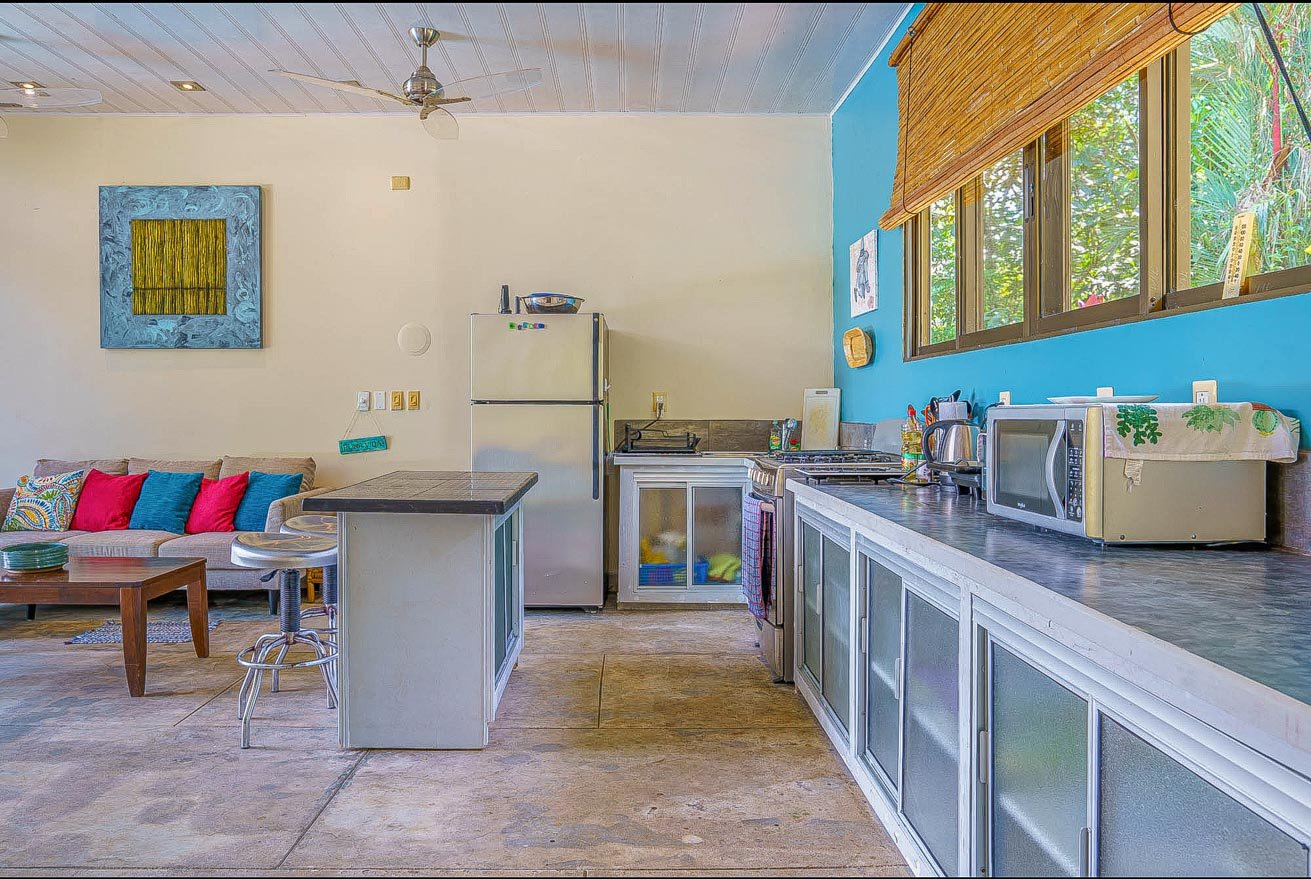 Charming 2-Bedroom Home in Ojochal, right off Finca Marañon, with stunning jungle & mountains views.