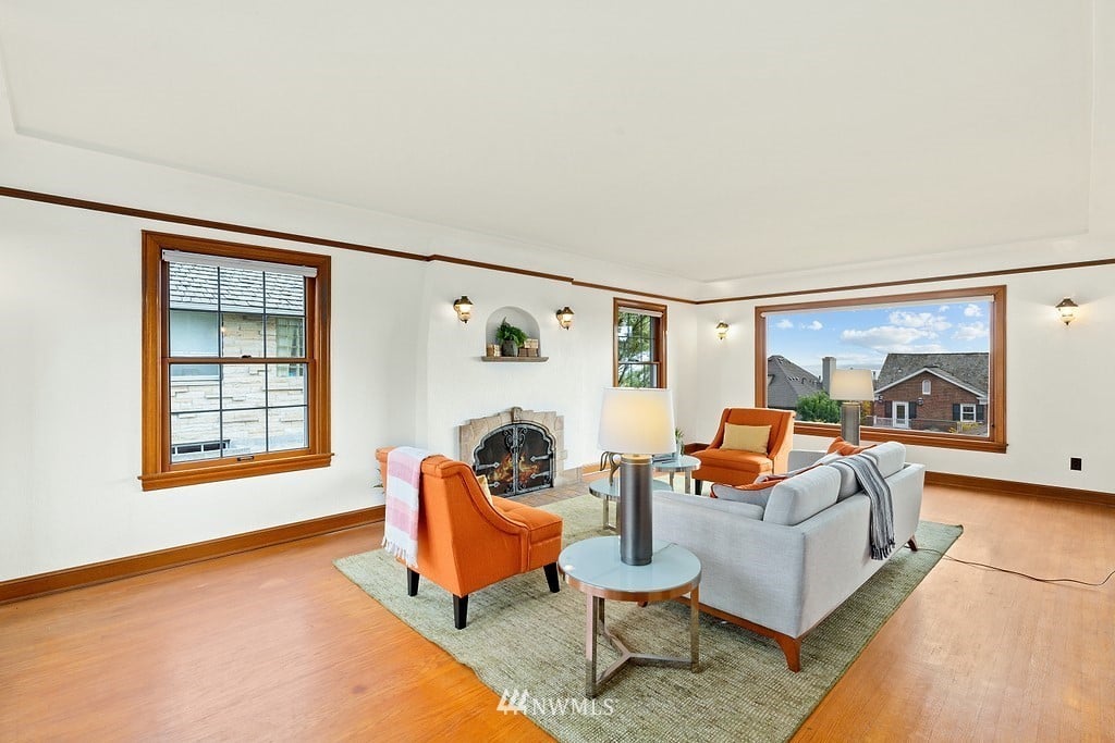 2315 W Viewmont Way W