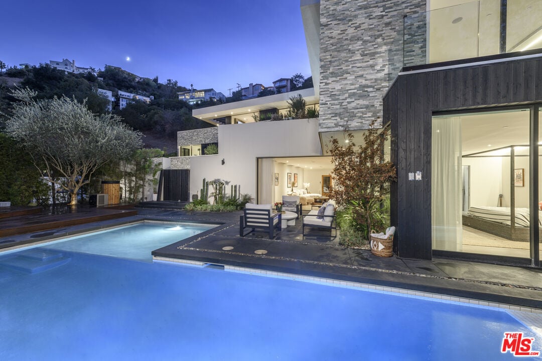 Pinnacle Manor, Willow Glen Rd, 90046