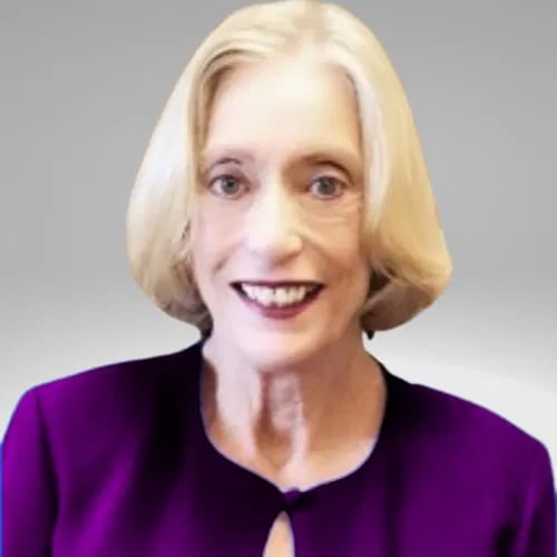 Sandy Edmond Oak Ridge, TN Real Estate Agent Headshot