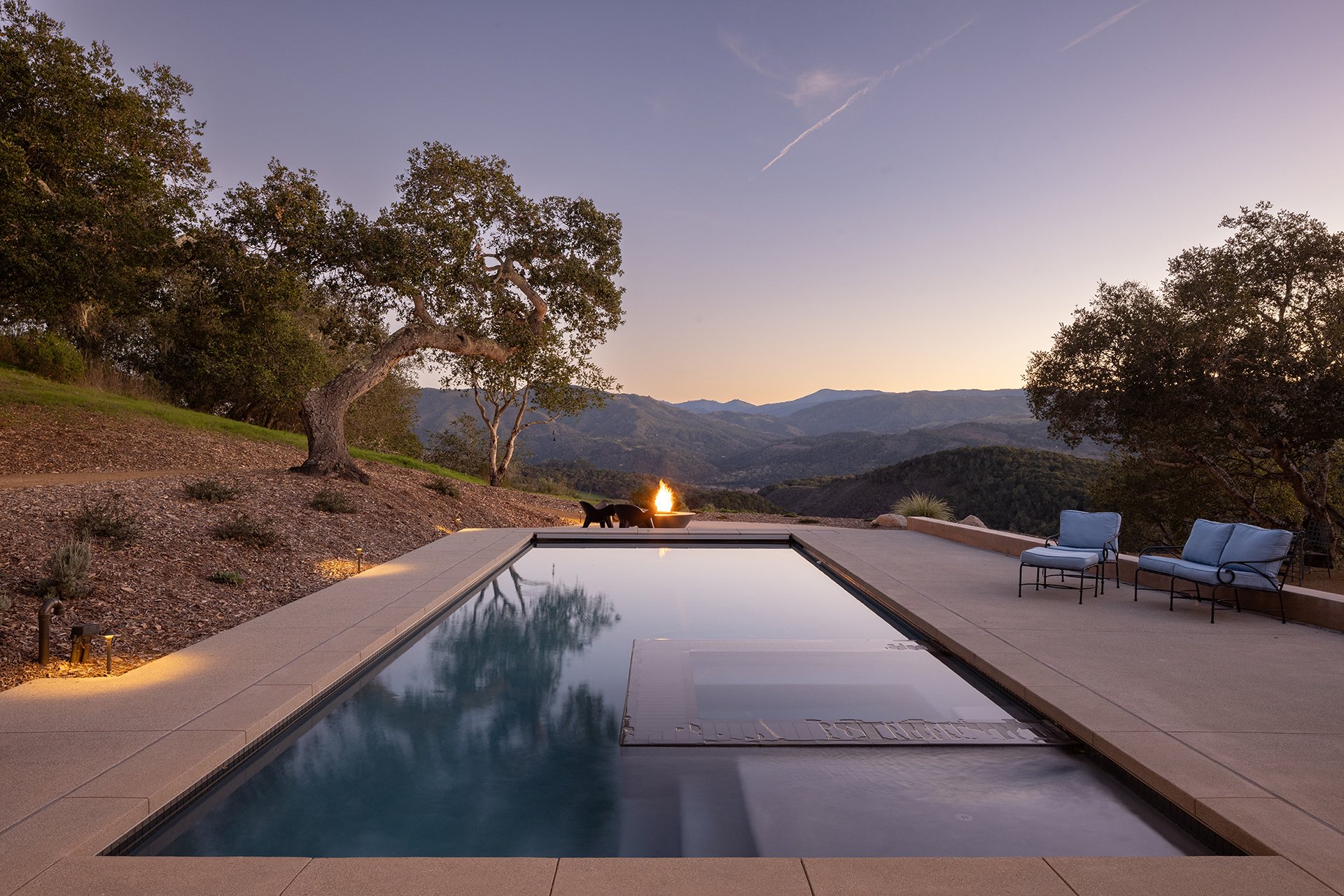 Este Canada | A Tehama Compound