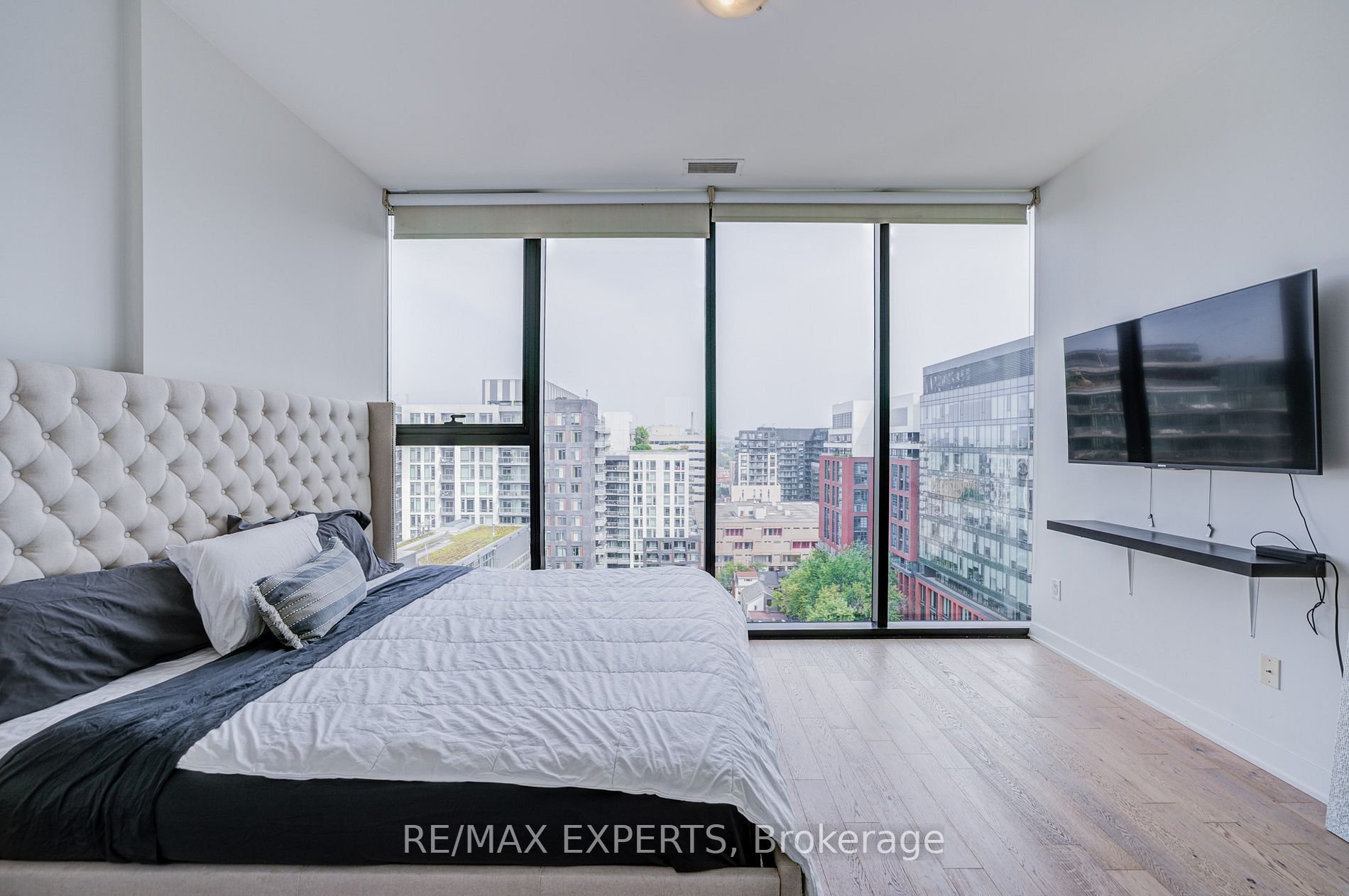 THOMPSON RESIDENCES