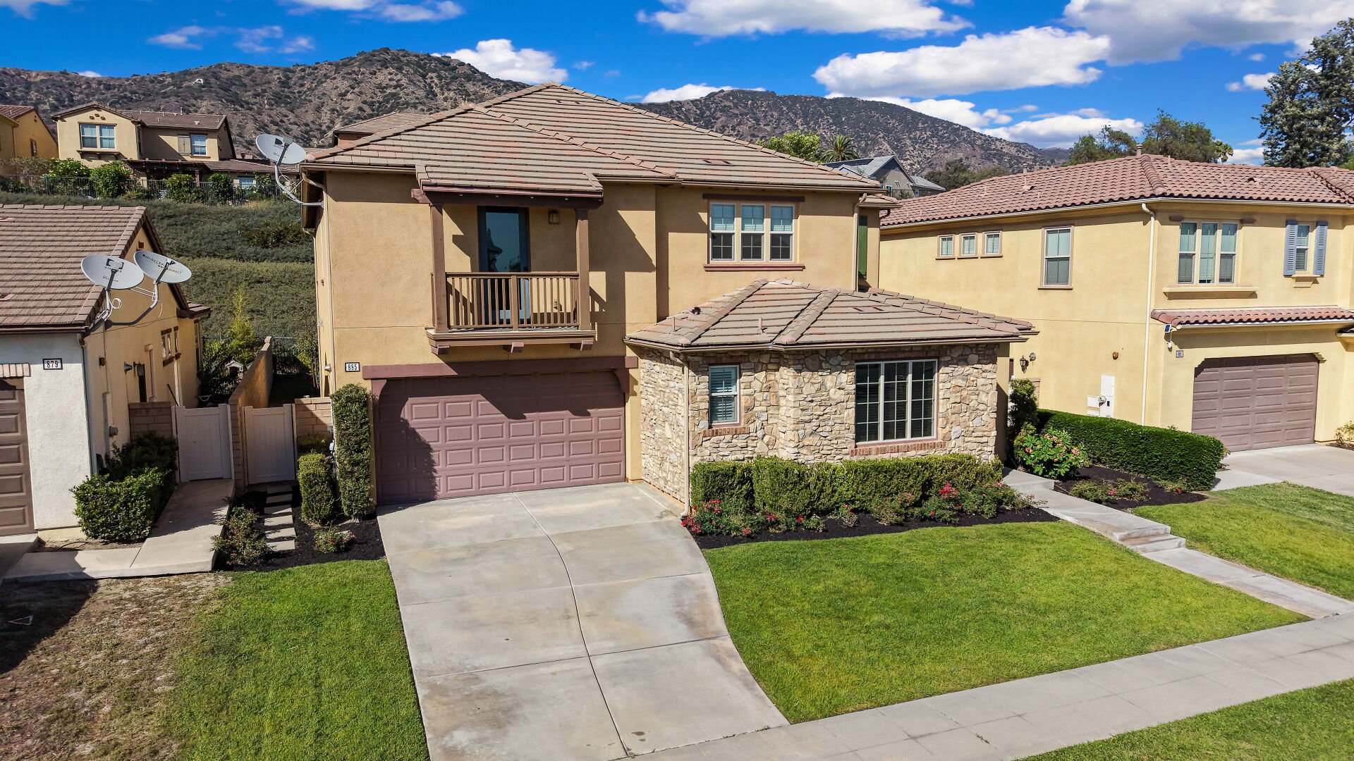 885 E Manresa