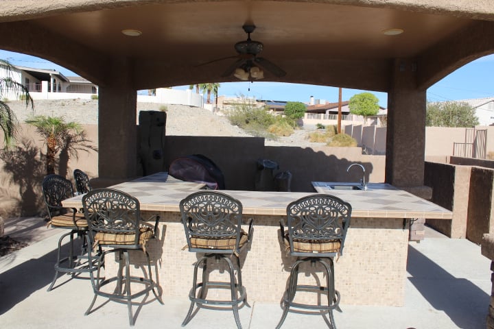 2562 Beverly Glen Dr. 