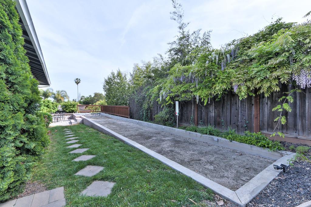 14564 EASTVIEW Dr