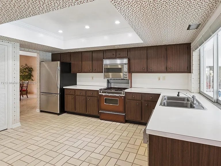 6100 SW 8th Ct