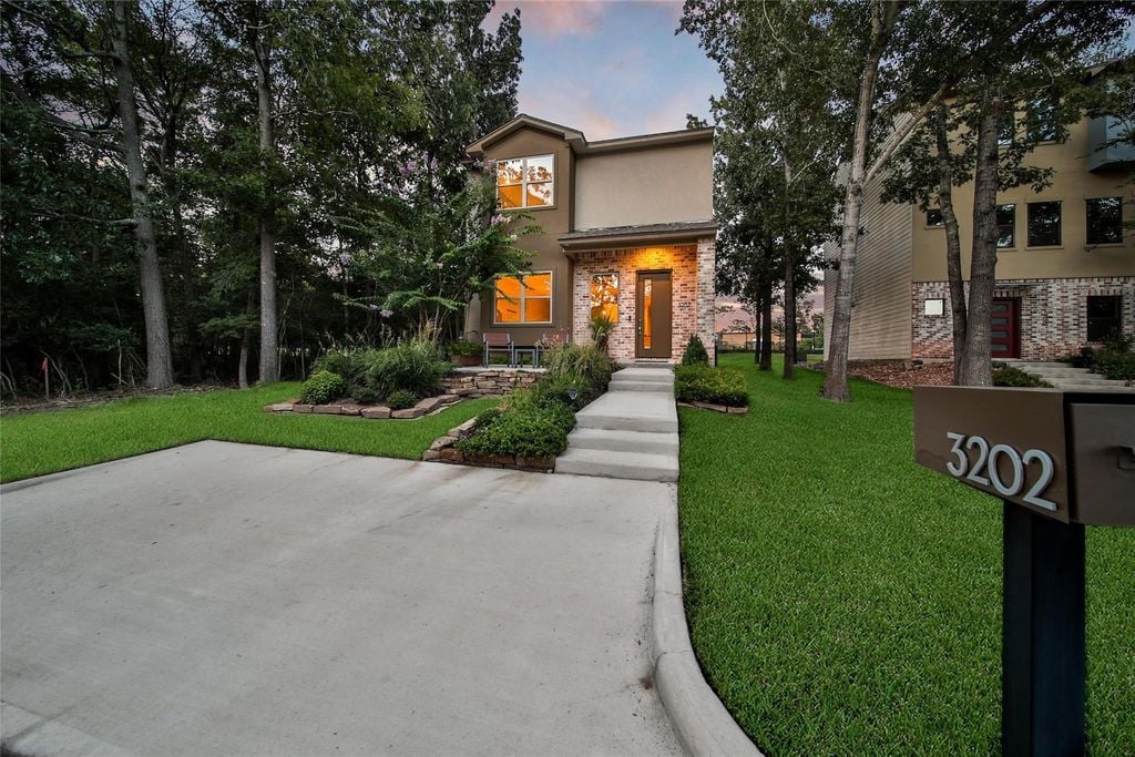 3202 Poe Dr