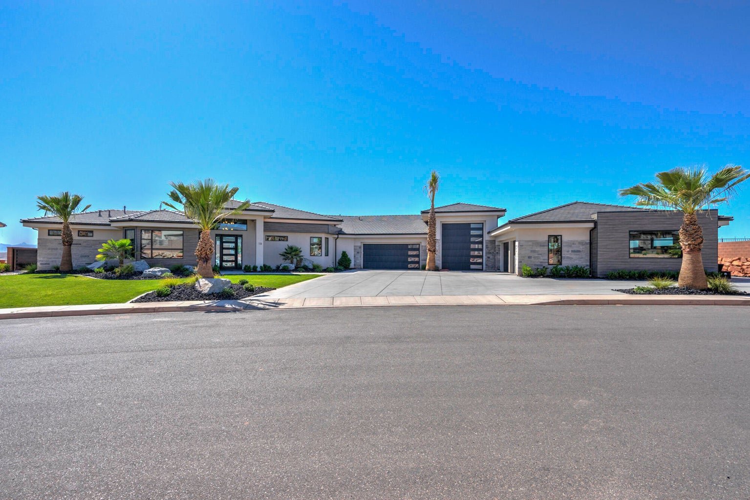 19 Angels Landing Dr