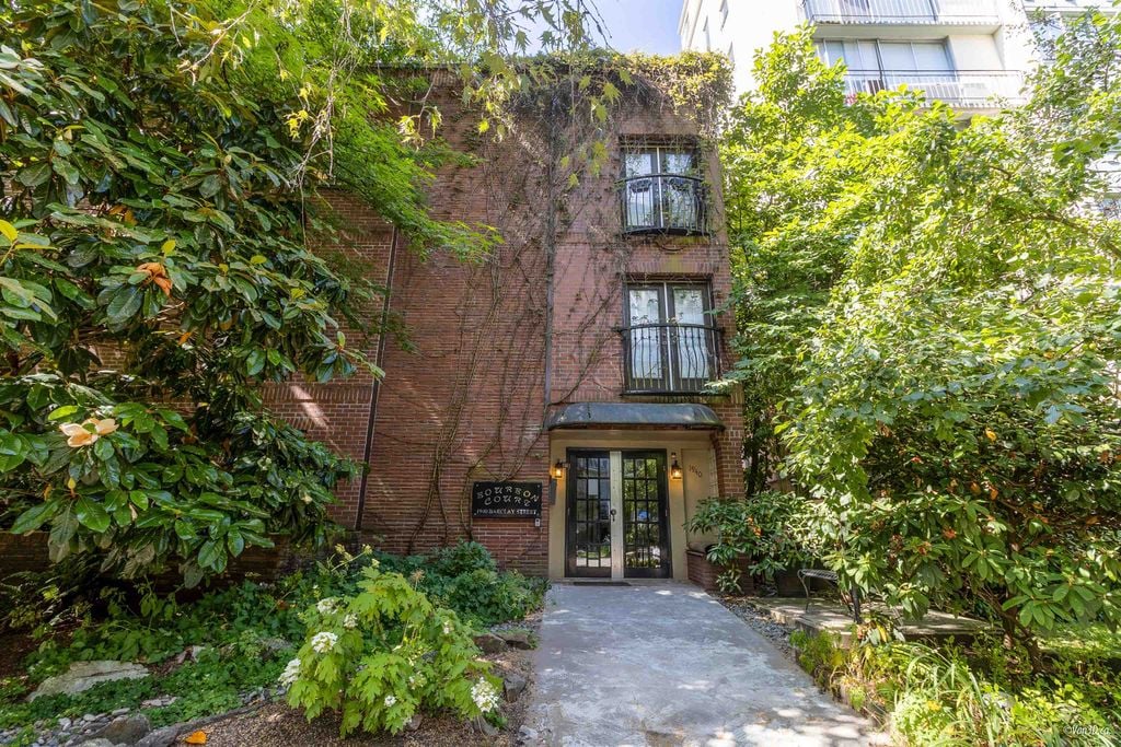 1940 Barclay St, #107