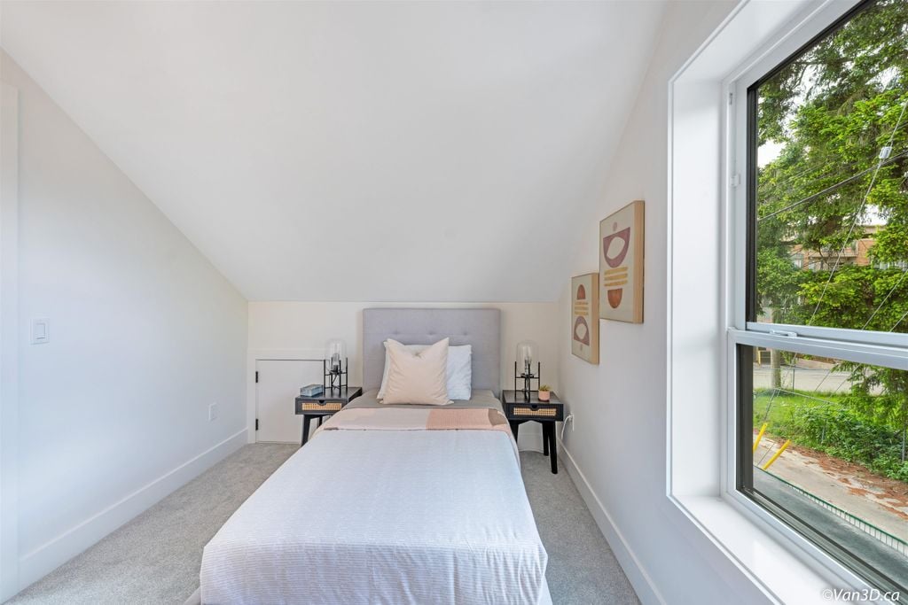 721 E 26 Ave