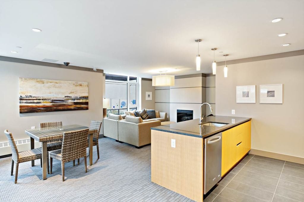 135 W 2nd St, #101