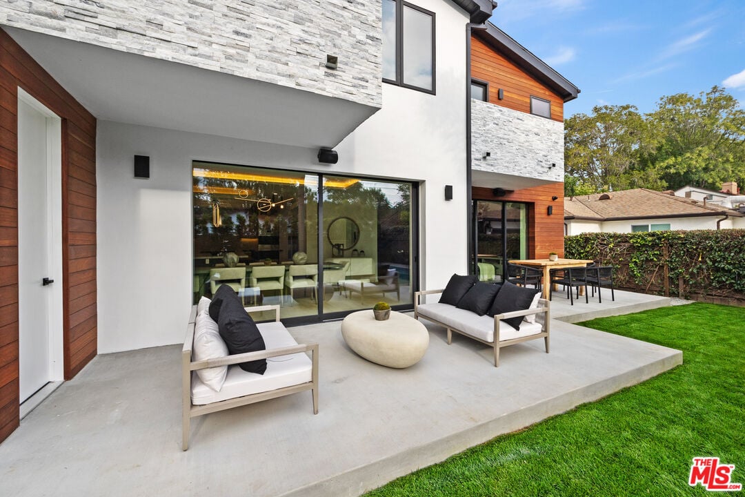 Sanctuary Majestic, Castle Heights Ave, 90034