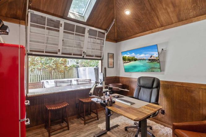 200 W Roanoke Park Dr