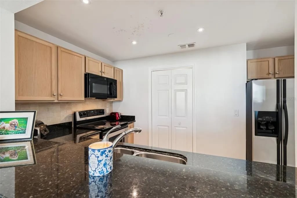 345 Bayshore Blvd, Apt 906