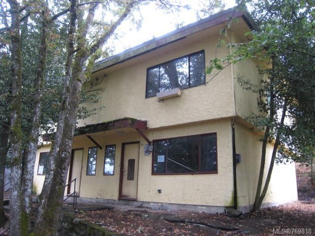 1162 Goldstream Ave
