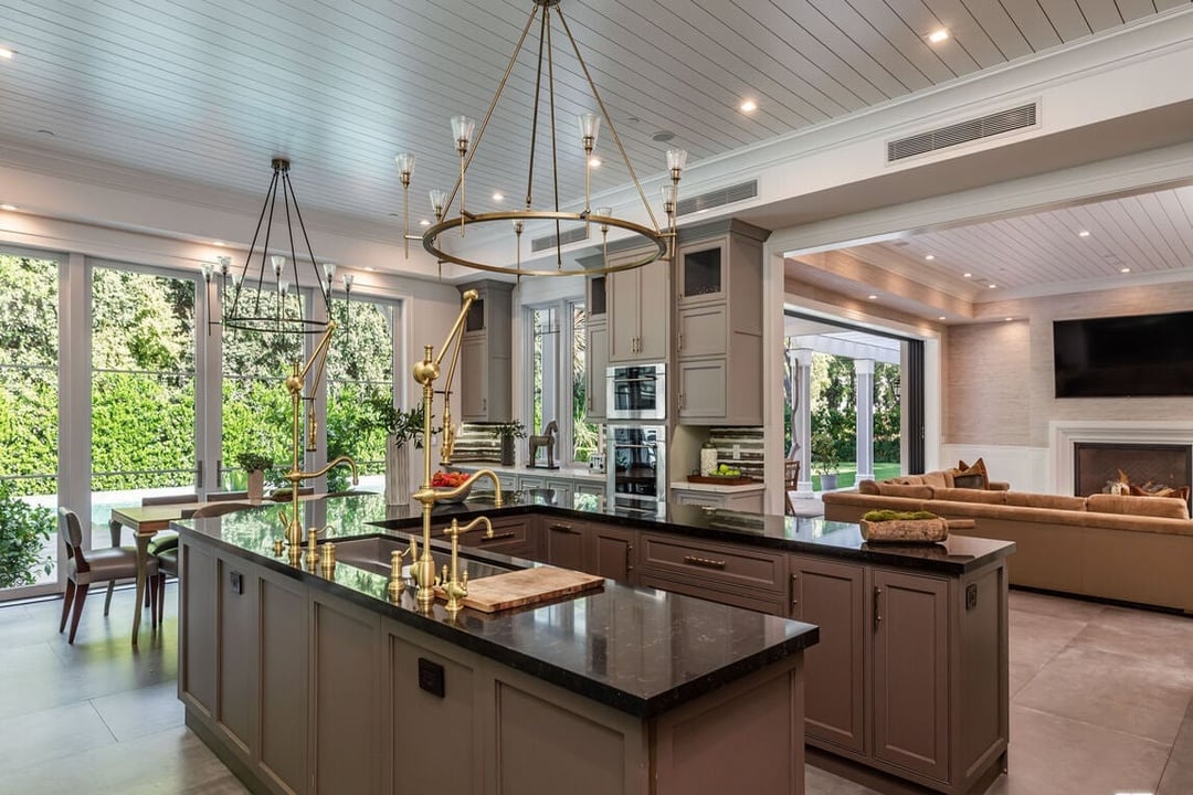 Monarch Reserve, N Norman Pl, 90049