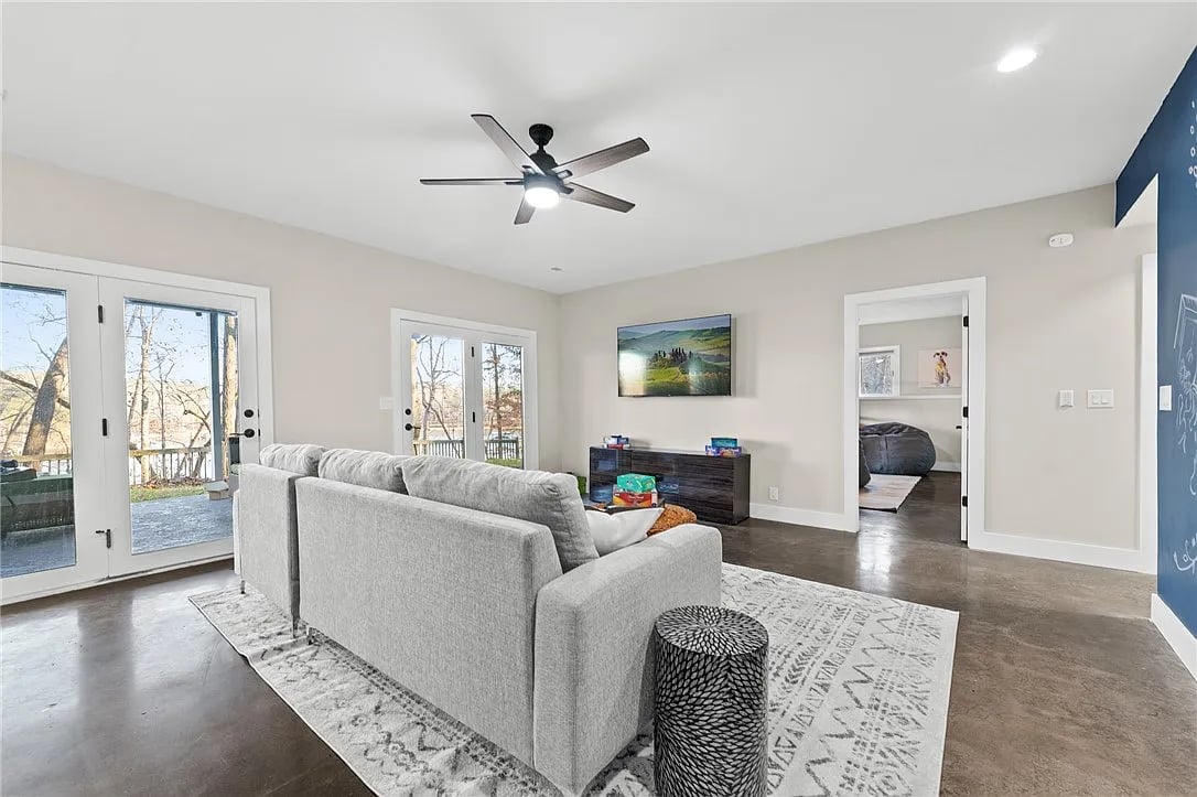 1104 Whitfield Point Rd