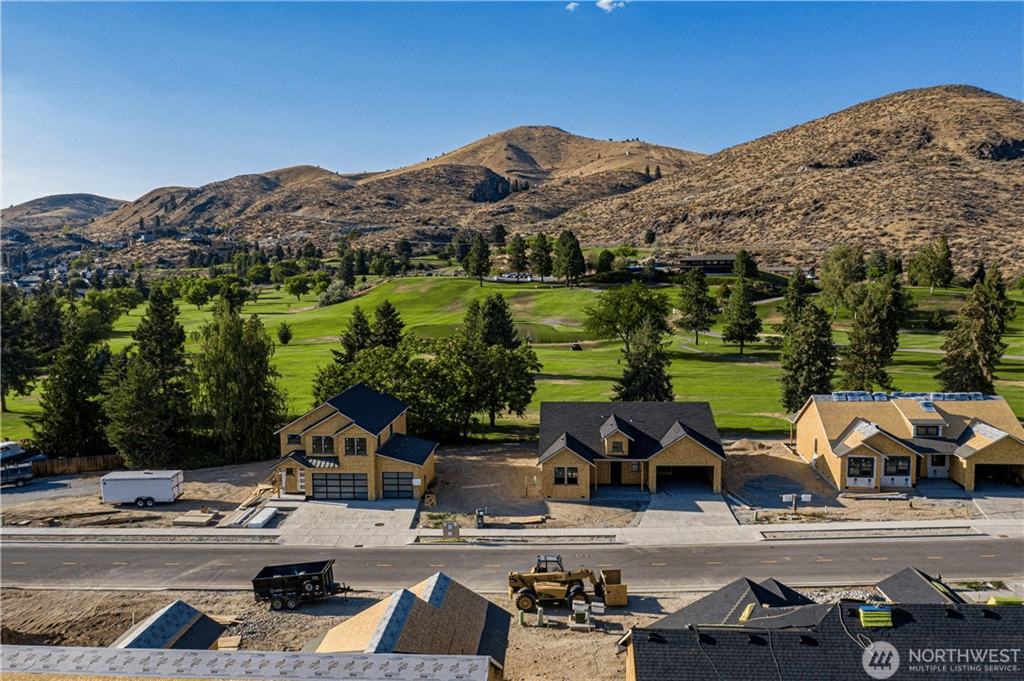 703 W Golf Course Dr