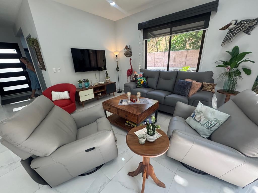 3-Bed Coastal Villa – Marina Access