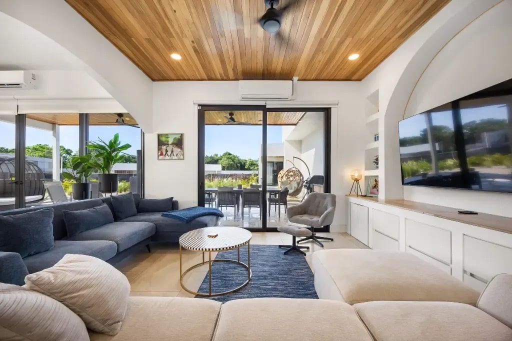 Elegant Tropical Oasis in Reserva Conchal