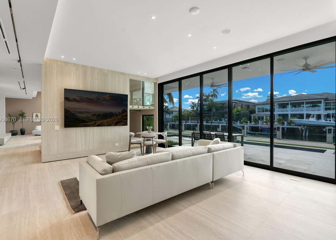 641 Flamingo Dr