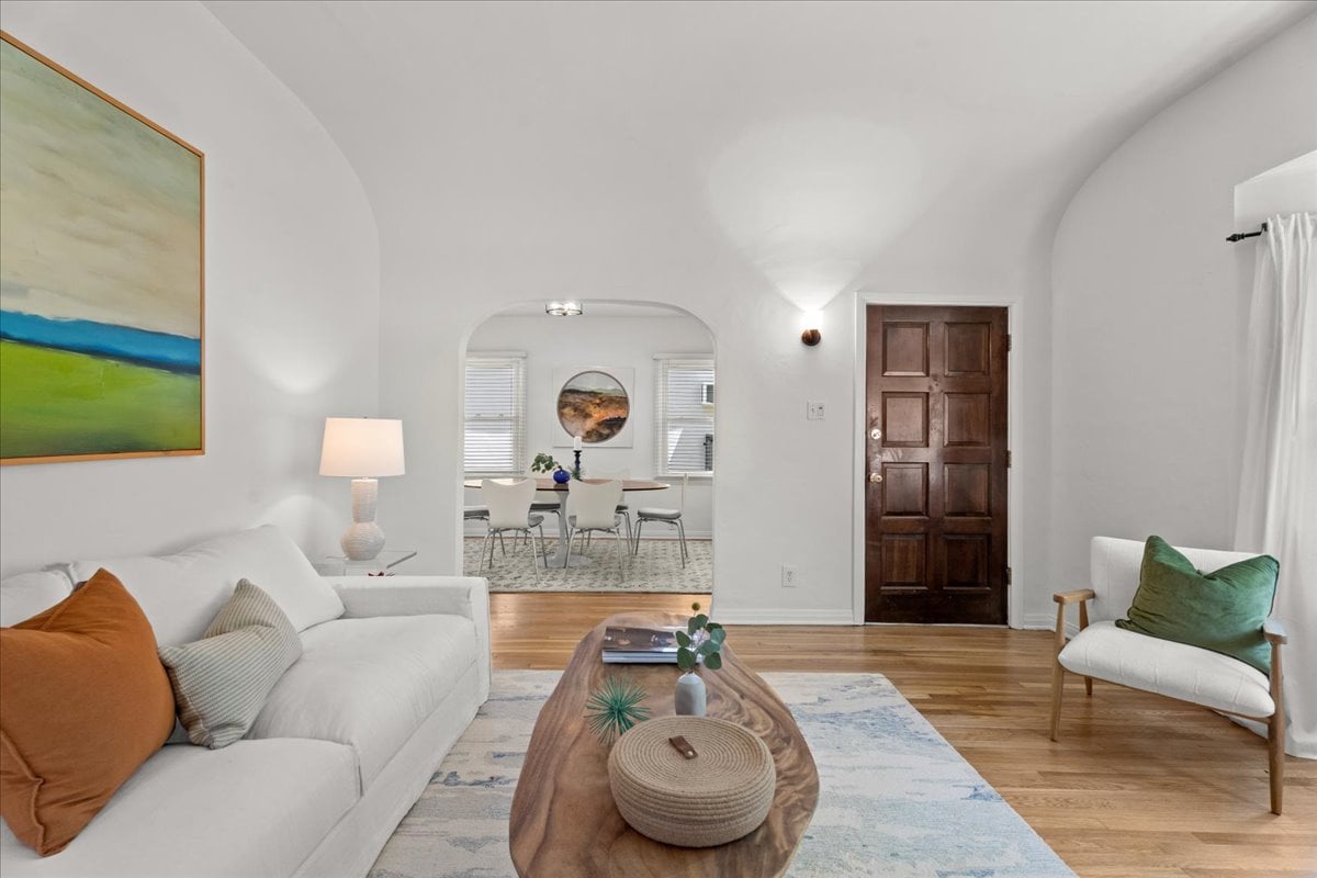 "Island living" in Studio City
