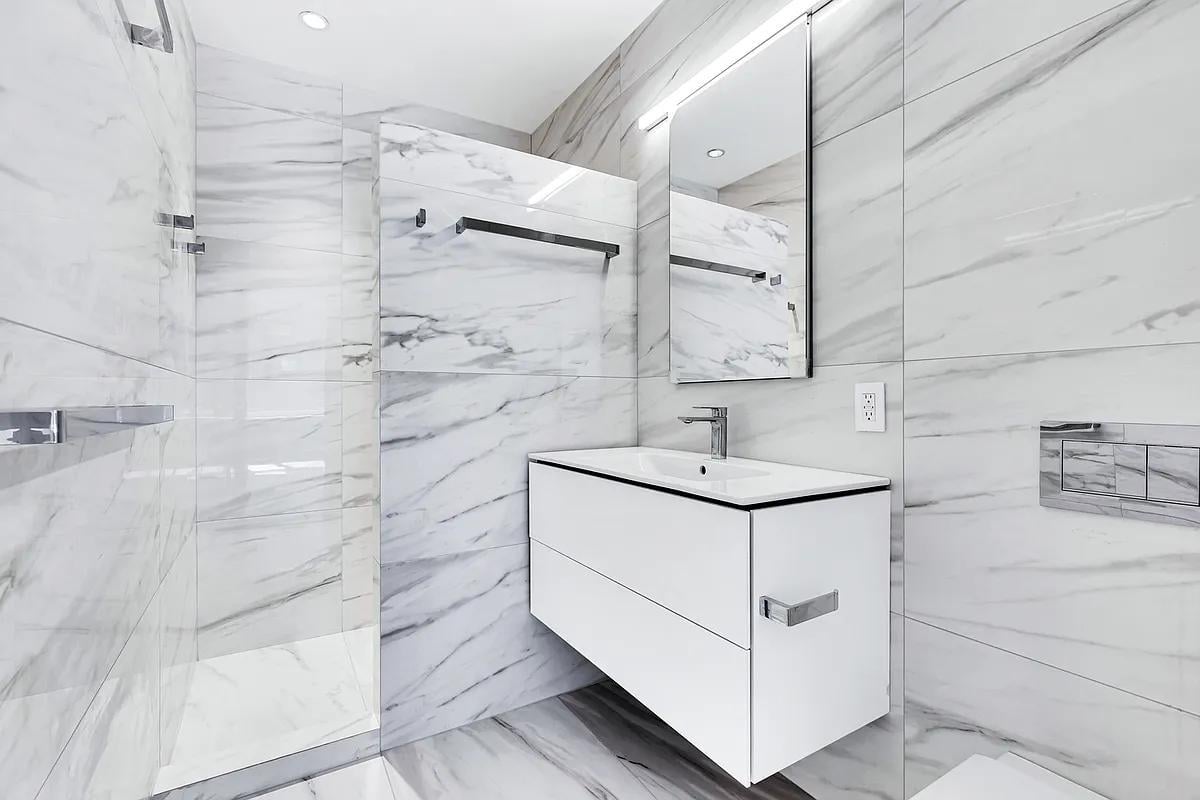 418 East 84th St