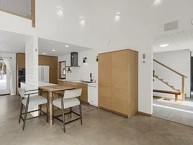 9267 Briarwood Ave NE