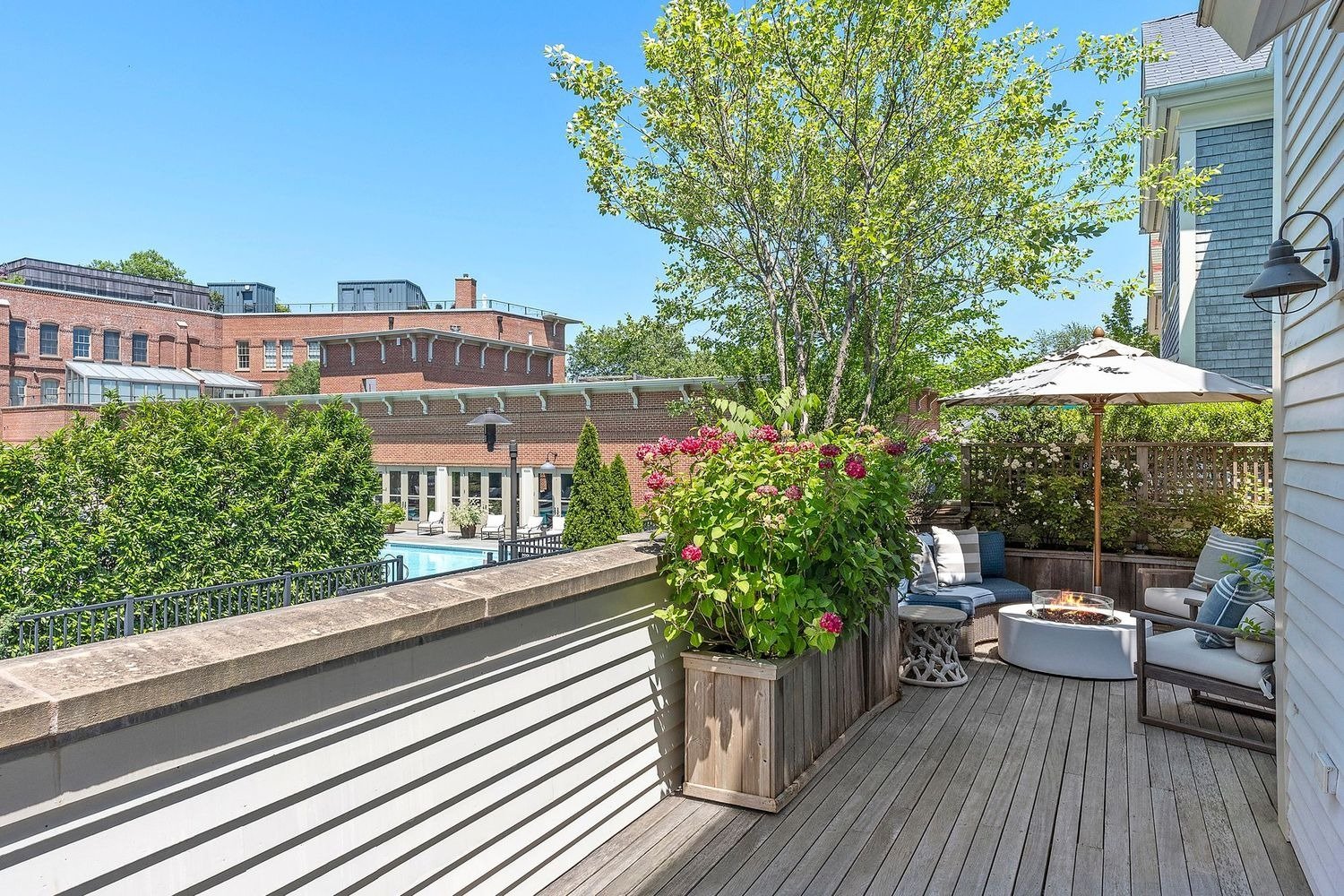 Chic, Unique & Spacious Watchcase Townhouse