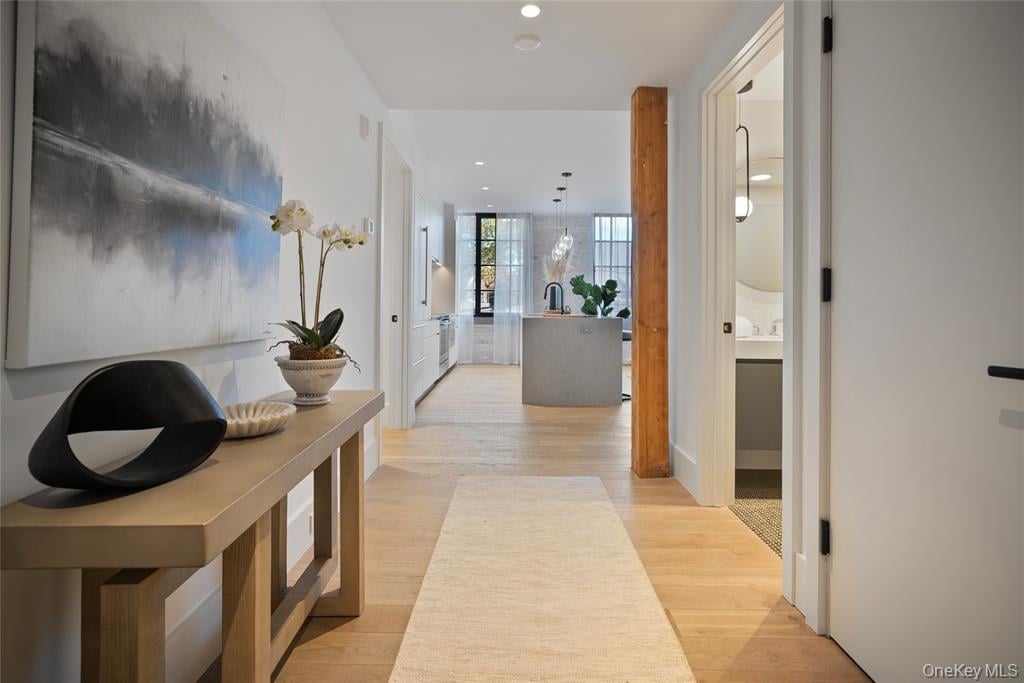 41 Richmondville Avenue Unit: 303