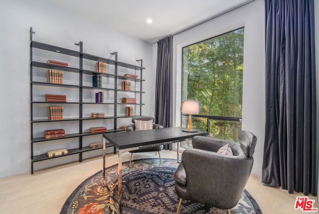 Meridian Reserve, Franklin Ave, 90046