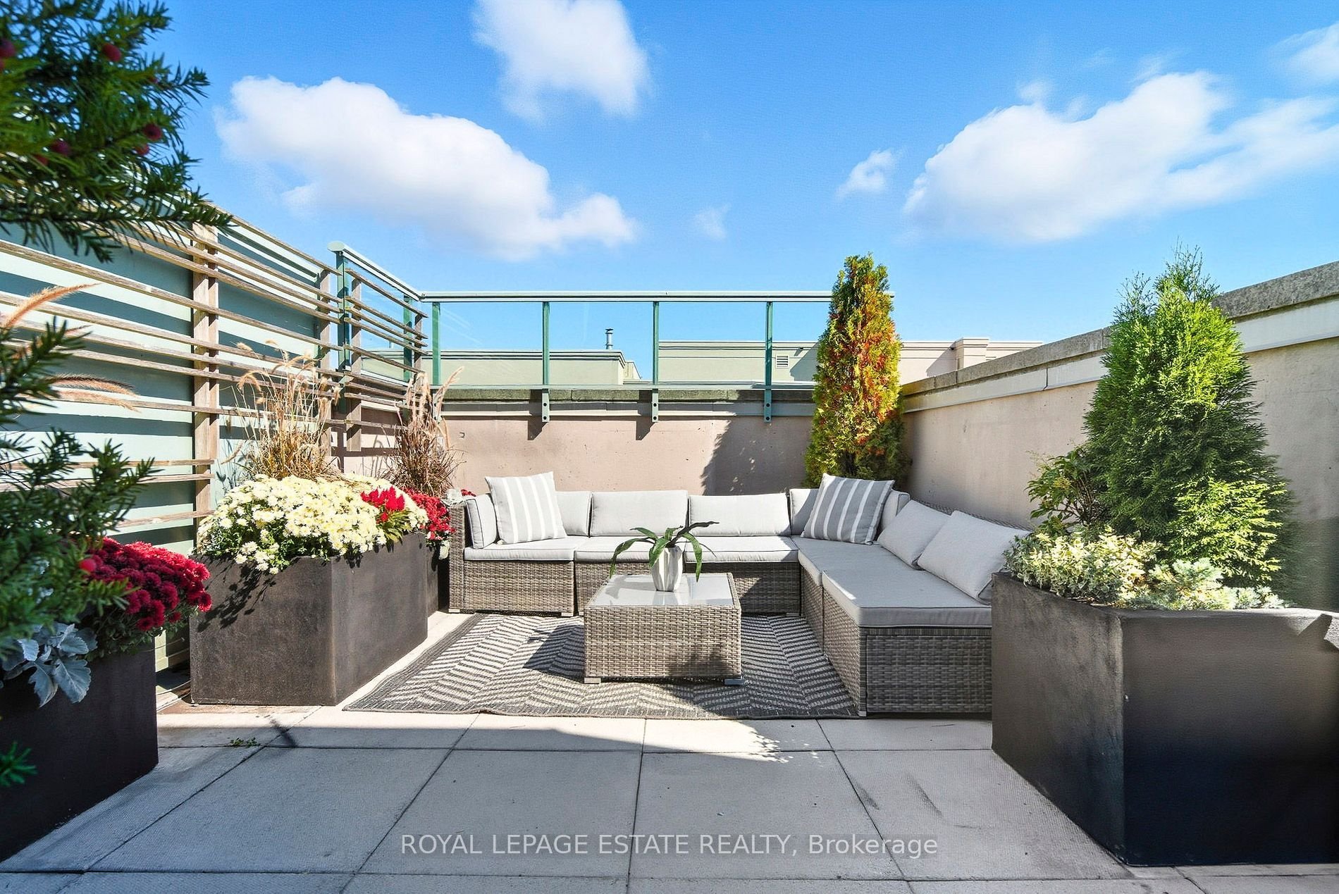 PENTHOUSE PINNACLE OF WATERFRONT LIVING 