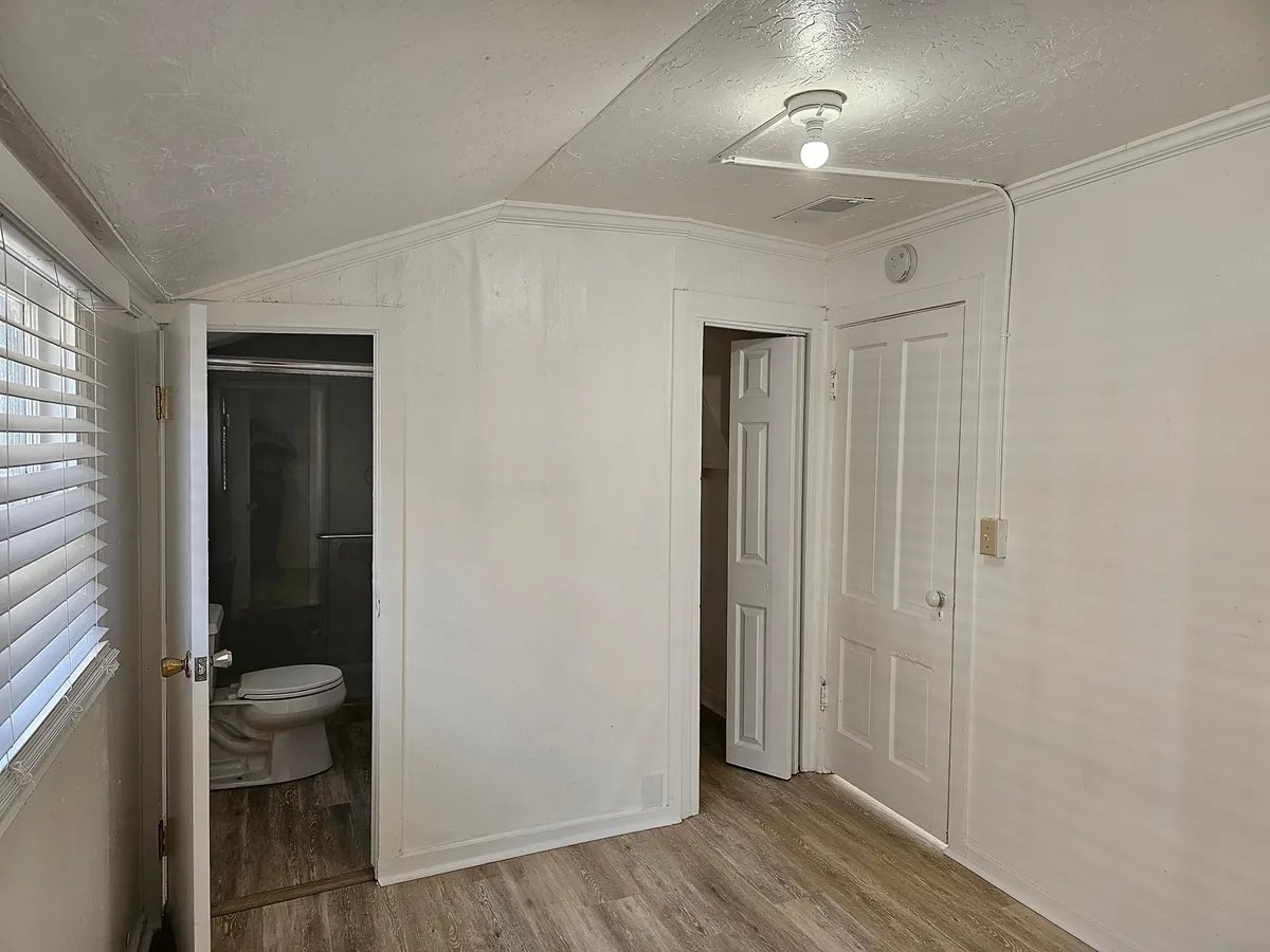106 Saxon Ave