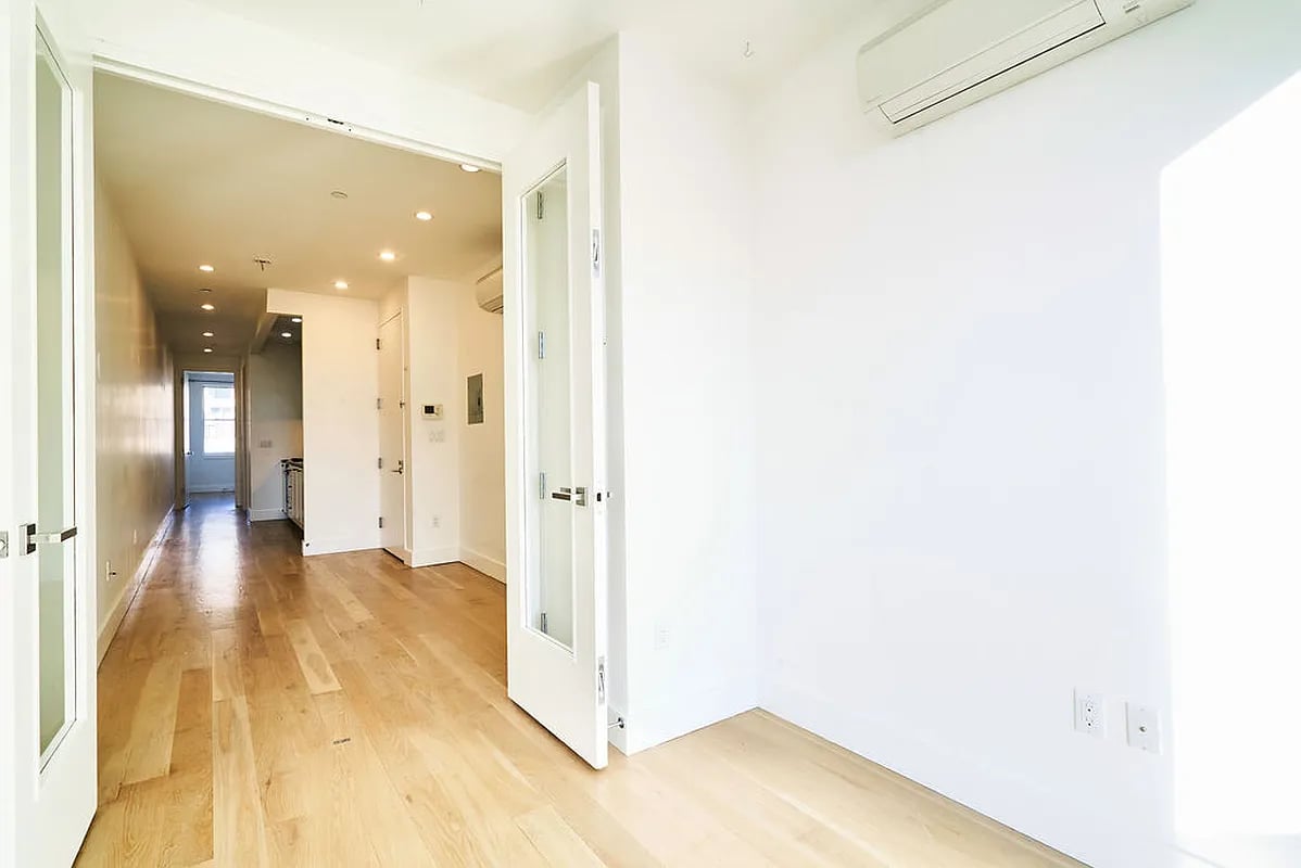 87 Montrose Ave 1R