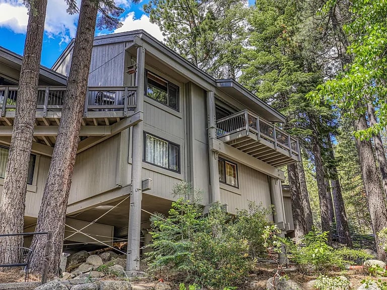 15470 Donner Pass Rd